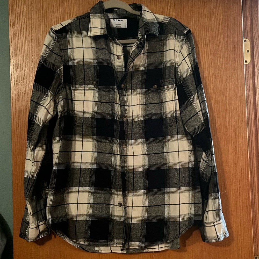 Men’s long sleeve two pocket button up shirt